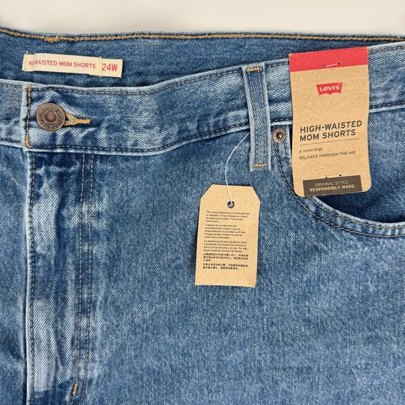 Levi’s plus sized high waisted Mom jeans shorts color is indigo - Picture 2 of 8